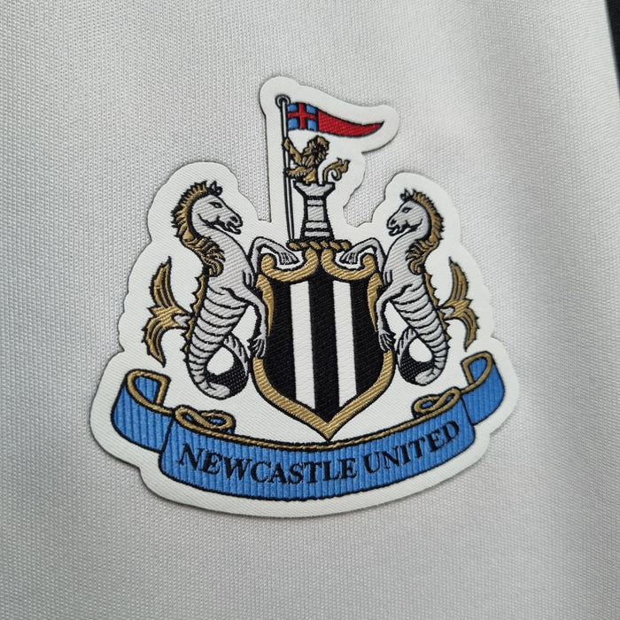 Newcastle United 2021-2022 Heimtrikot